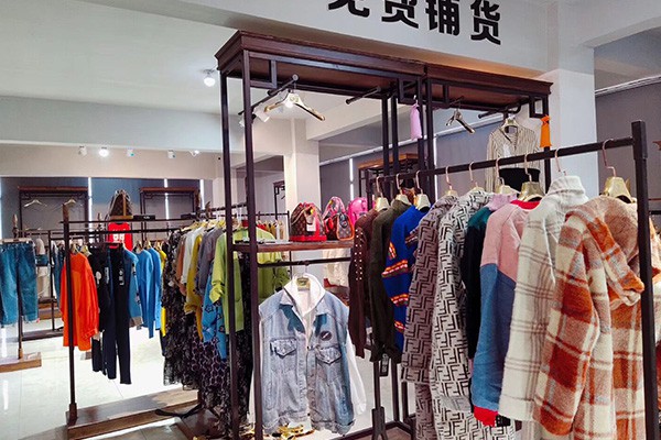 淘衣岛女装店铺展示