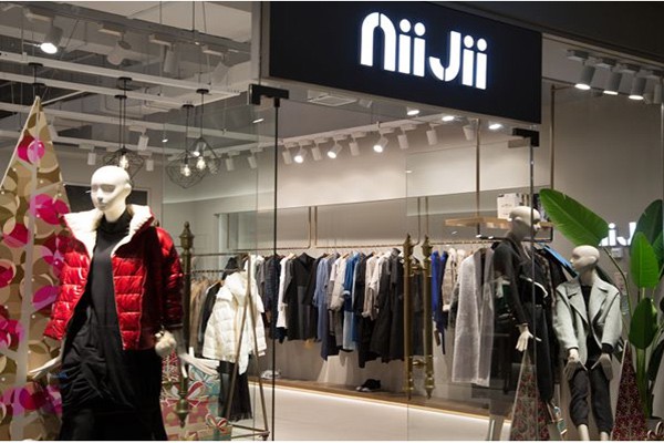 NIIJII女装店铺展示