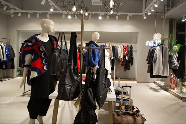 NIIJII女装店铺展示