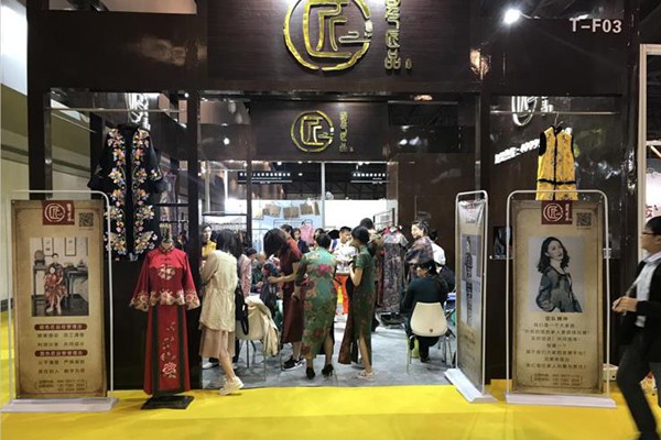 国色匠品女装店铺展示