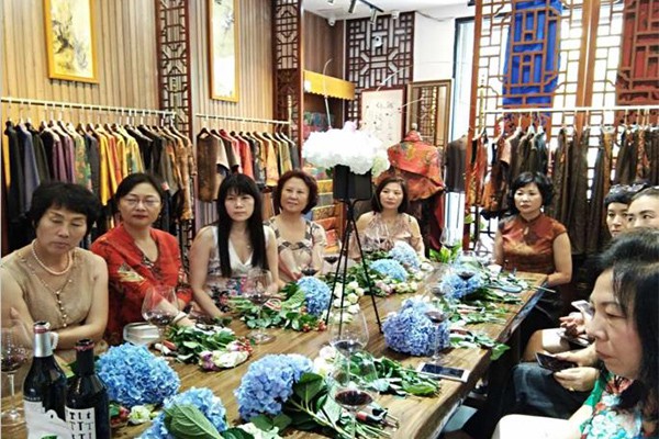 国色匠品女装店铺展示