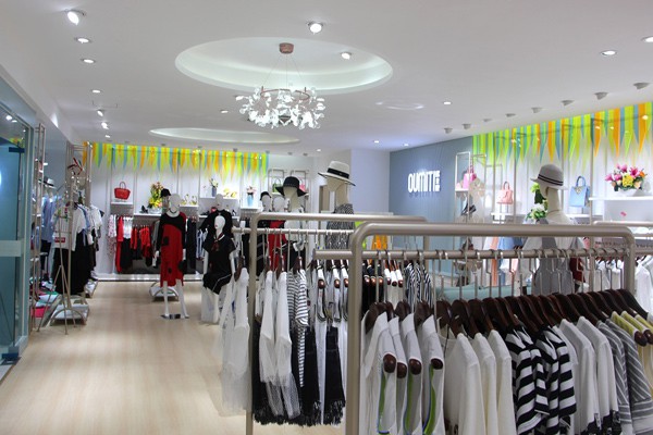 欧米媞女装店铺展示