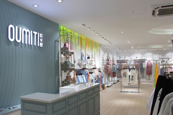 欧米媞女装店铺展示