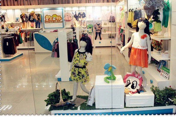 童年童样童装店铺展示