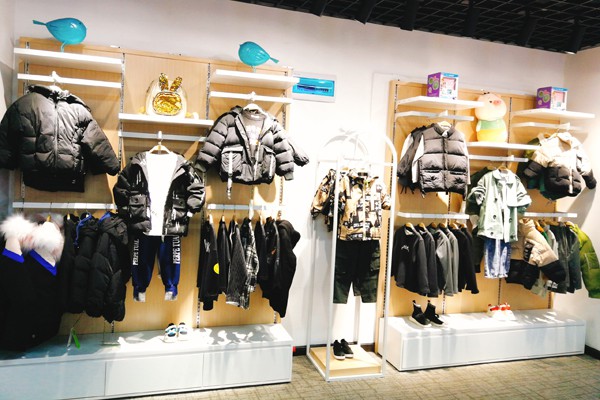 可米芽童装店铺形象