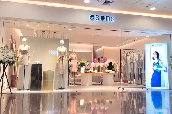 爱城市女装店铺形象