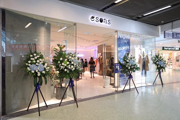 爱城市女装店铺形象