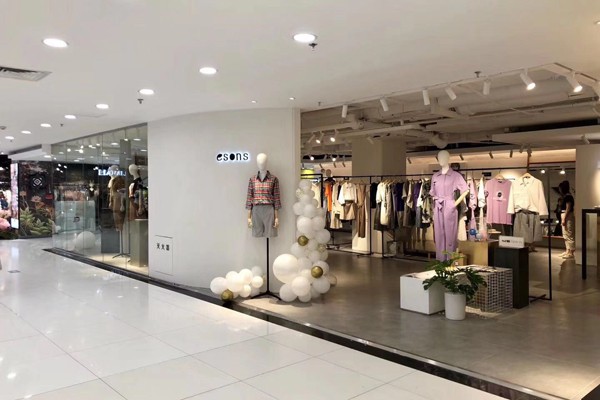 爱城市女装店铺形象