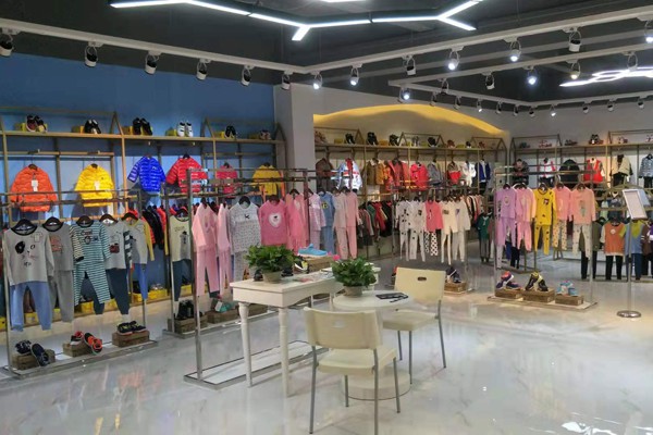 广州小明星童装店铺形象