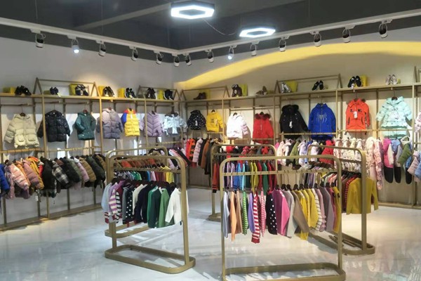 广州小明星童装店铺展示