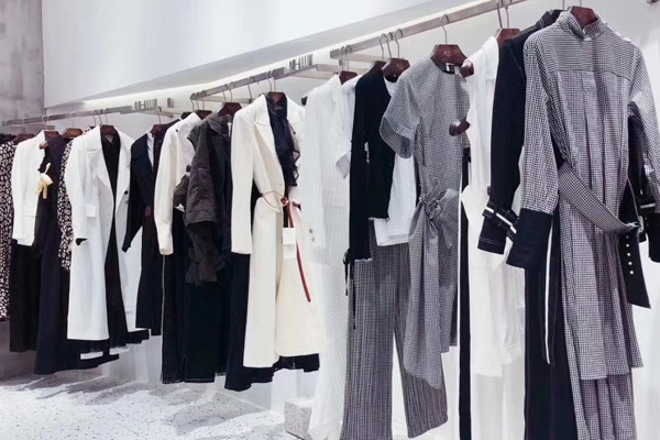 Ou.allin欧引女装店铺展示