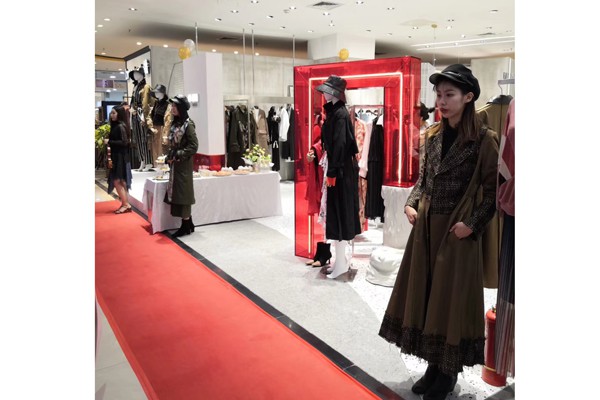 Ou.allin欧引女装店铺展示