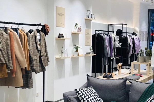 乔娜安达女装店铺展示