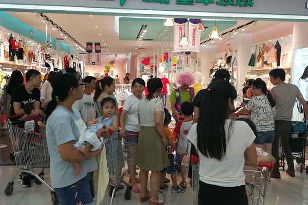 童年领域童装店铺形象