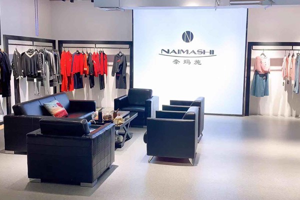 奈玛施女装店铺展示