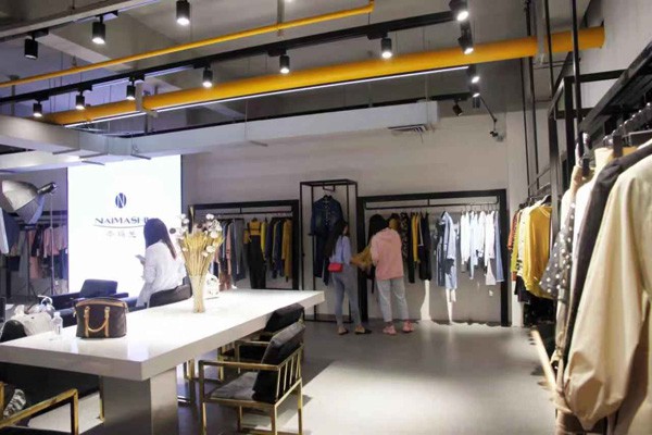 奈玛施女装店铺展示