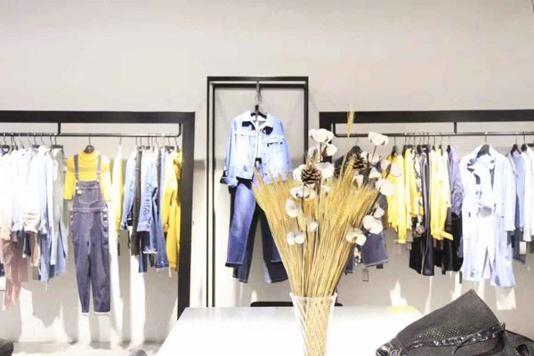 奈玛施女装店铺展示