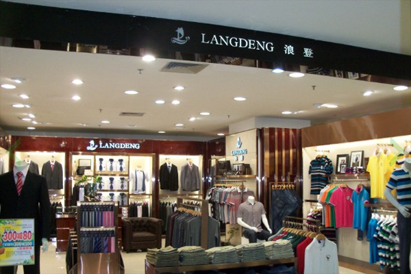 浪登男装店铺展示