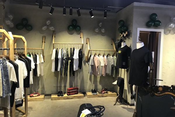 一个人的生活男装店铺展示