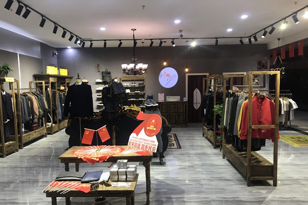 一个人的生活男装店铺展示