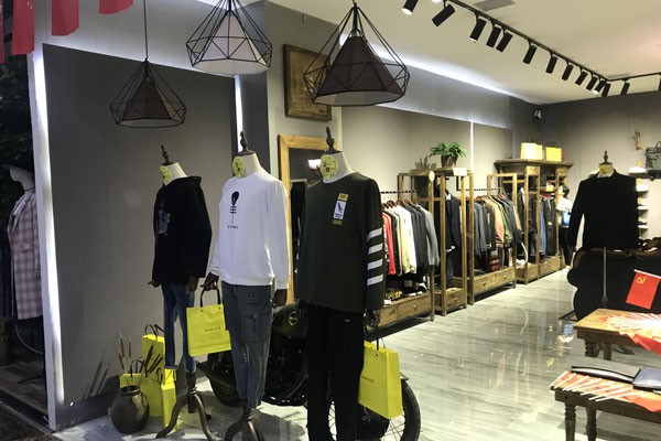 一个人的生活男装店铺展示