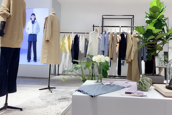 衣魔得思女装店铺展示