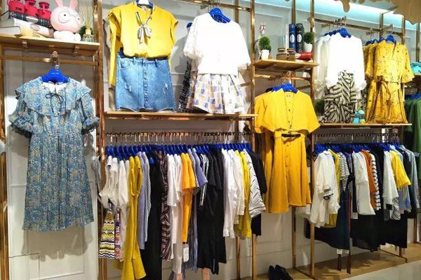 布达佩斯女装店铺展示