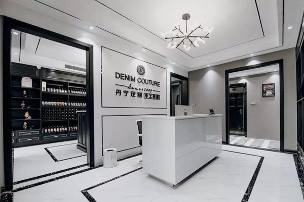 丹宁定制男装店铺展示