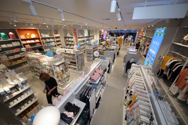 onezone女装店铺形象