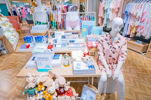 新世家族内衣店铺展示