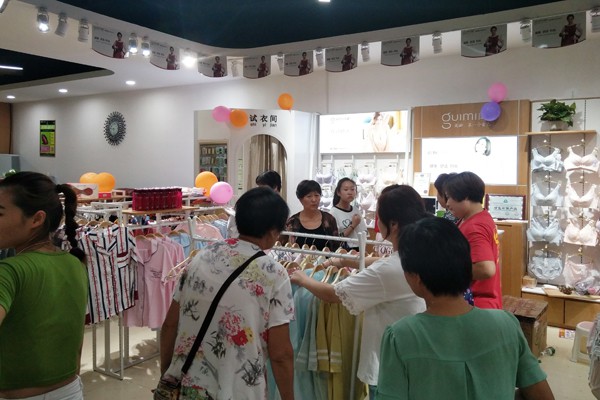 闺秘内衣店铺展示