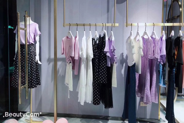 季候风女装店铺形象