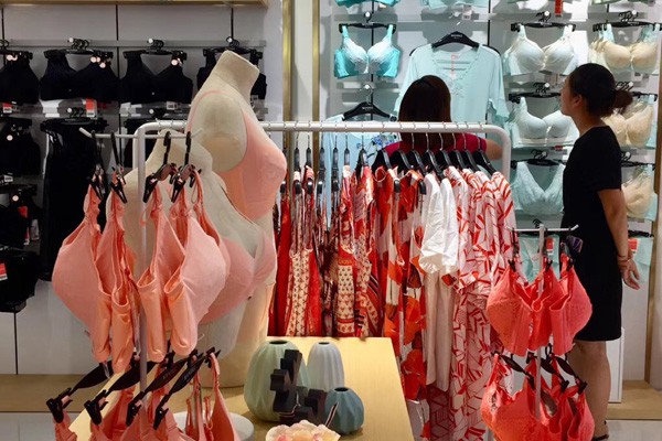 熳洁儿内衣店铺形象