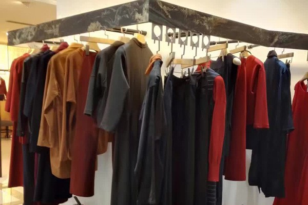 扣扣女装店铺展示