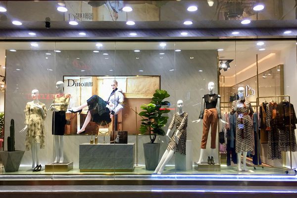迪图女装店铺展示