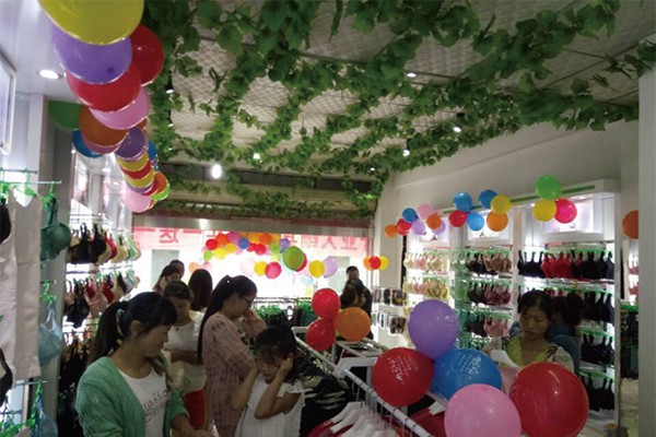 木草记内衣店铺展示