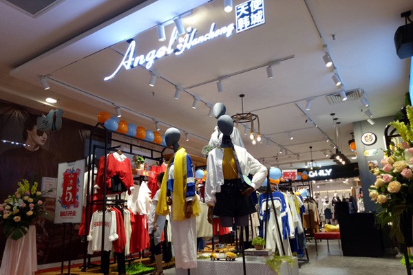 天使韩城女装店铺形象