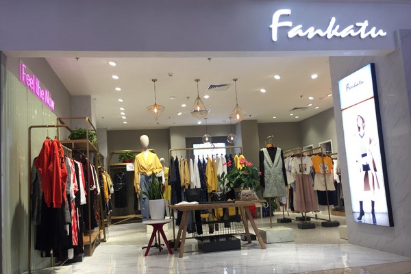 范卡图女装店铺展示