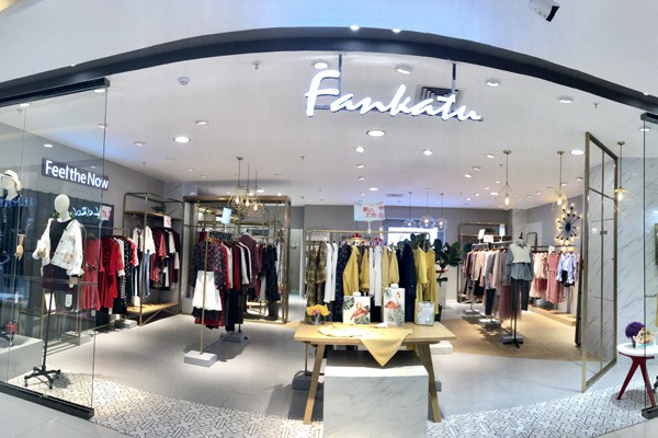 范卡图女装店铺展示