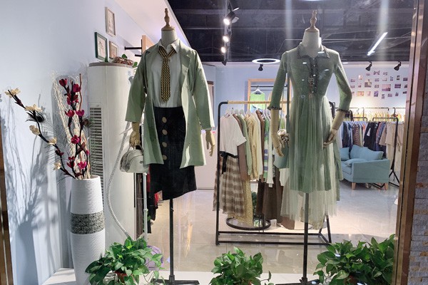 宝洛莎女装店铺形象