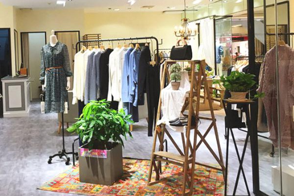 伊树女装店铺展示
