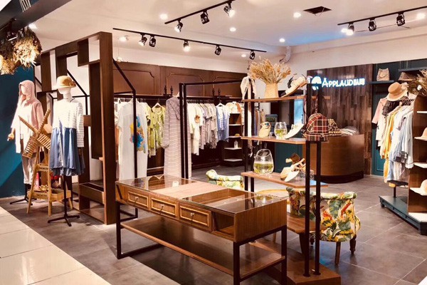认同女装店铺展示