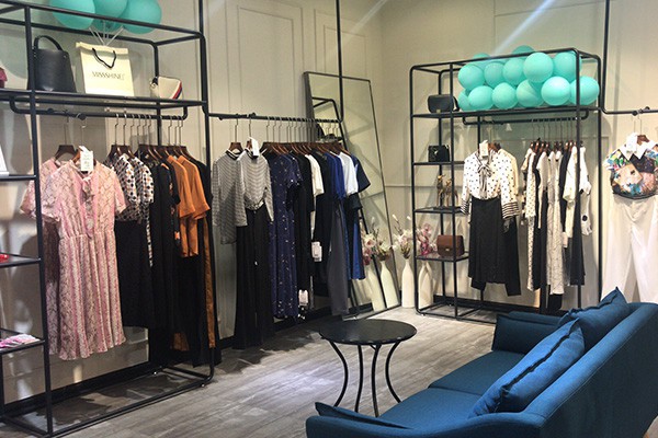 米思阳女装店铺展示