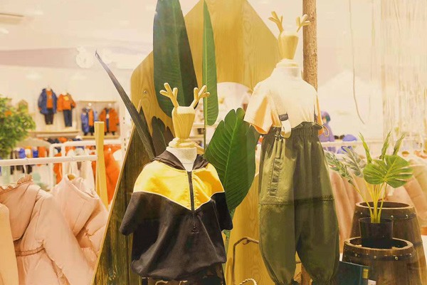 卡儿菲特童装店铺展示