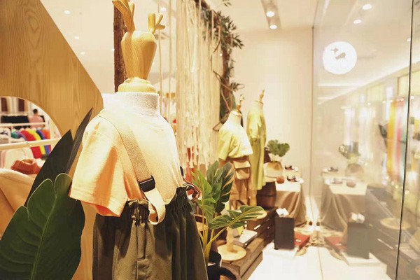 卡儿菲特童装店铺展示