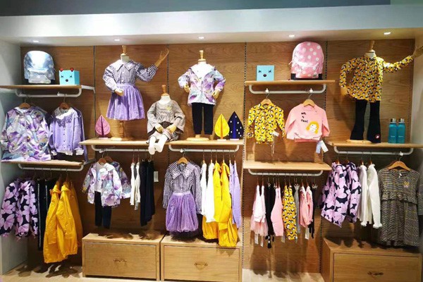 水孩儿童装店铺形象