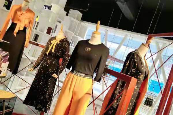 阿谩琳女装店铺形象