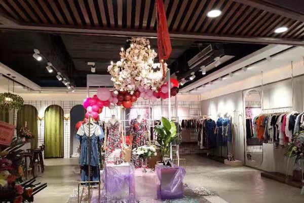 阿谩琳女装店铺展示