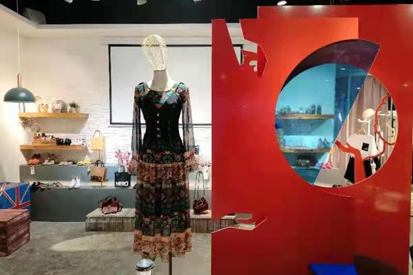 阿谩琳女装店铺展示