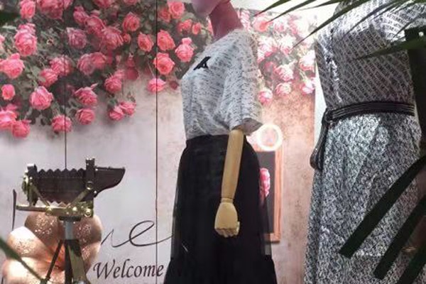 阿谩琳女装店铺展示